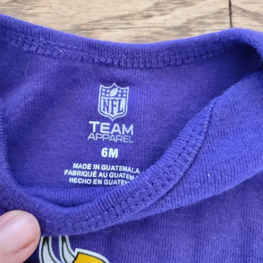 Short Sleeve Body Suit Minnesota Vikings 6M EUC